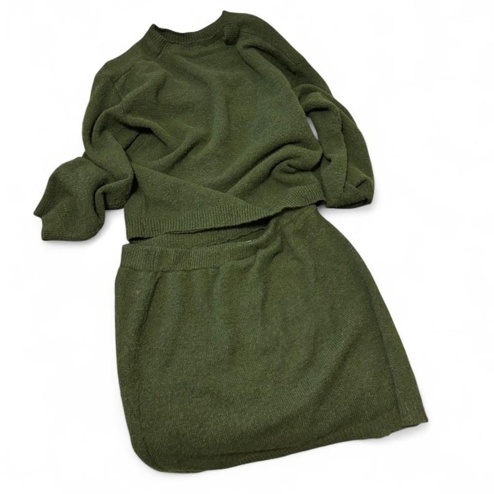 Green knitted‎ sweater two piece - Picture 3 of 4